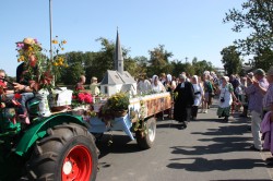 Beim Festumzug zum 775. Jubiläum von Niederschindmaas 2012 war die Kirchengemeinde selbstverständlich mit von der Partie.