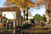 Hunde nur angeleint auf dem Friedhof