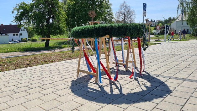 Maibaumsetzen am 1. Mai