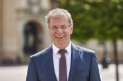 Herzlichen Glückwunsch, Herr Raphael, Oberbürgermeister der Stadt Crimmitschau!