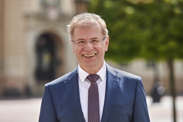 Herzlichen Glückwunsch, Herr Raphael, Oberbürgermeister der Stadt Crimmitschau!