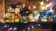 Adventsbasar zum Adventssingen an der Kirche, Fam. Barth