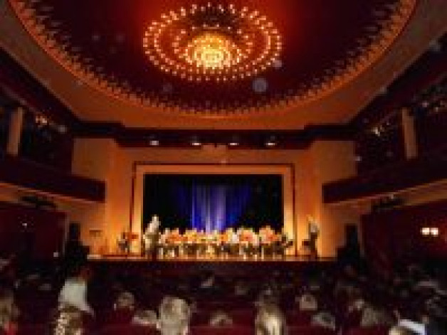 Besuch im Stadttheater Glauchau – Konzert des Sächsischen Polizeiorchesters