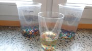 Magische Perlen im Wasser
